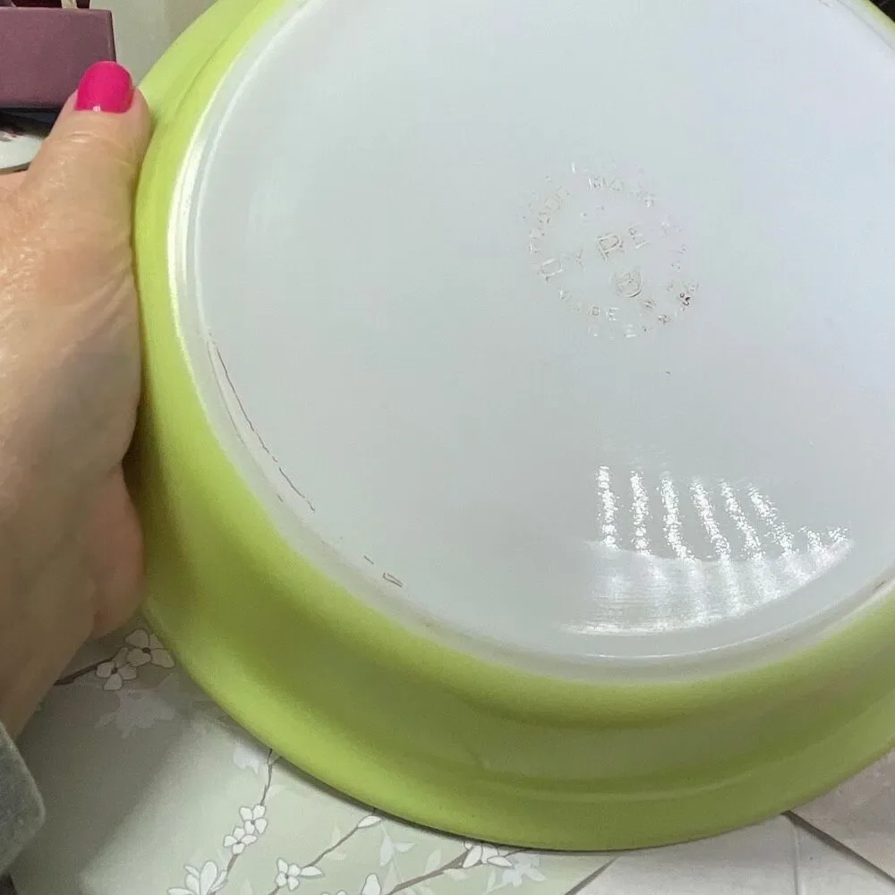 VTG 1960’s Pyrex Lime Green 8.5” pie pan.